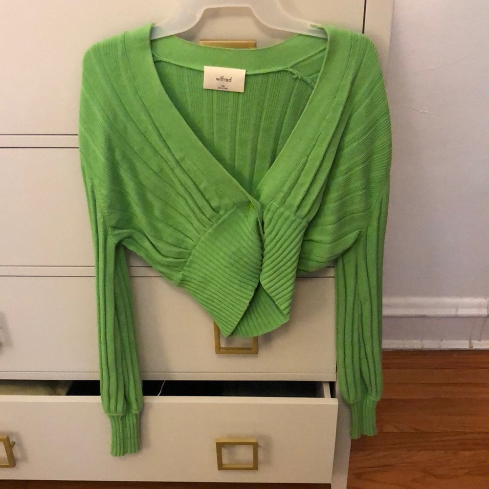 Aritzia Wilfred Lime Longsleeve Dip Neck Sweater